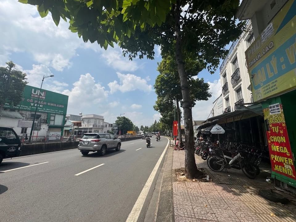 Nhà mặt tiền Phạm Văn Đồng, Linh Tây 33m² giá 3.6 tỷ - Đầu tư sinh lời ngay!