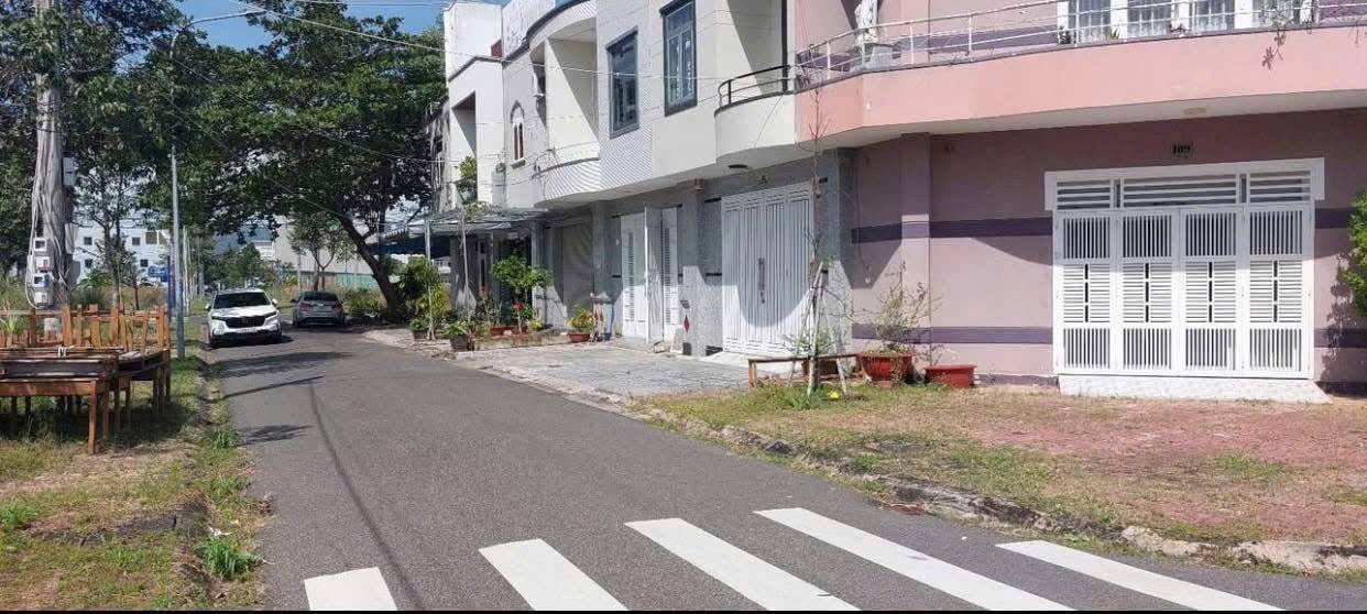 Đất nền góc thoát hiểm Nguyễn Trực, Long Tâm, Bà Rịa 87m² - Giá 2.2 tỷ, bớt lộc!