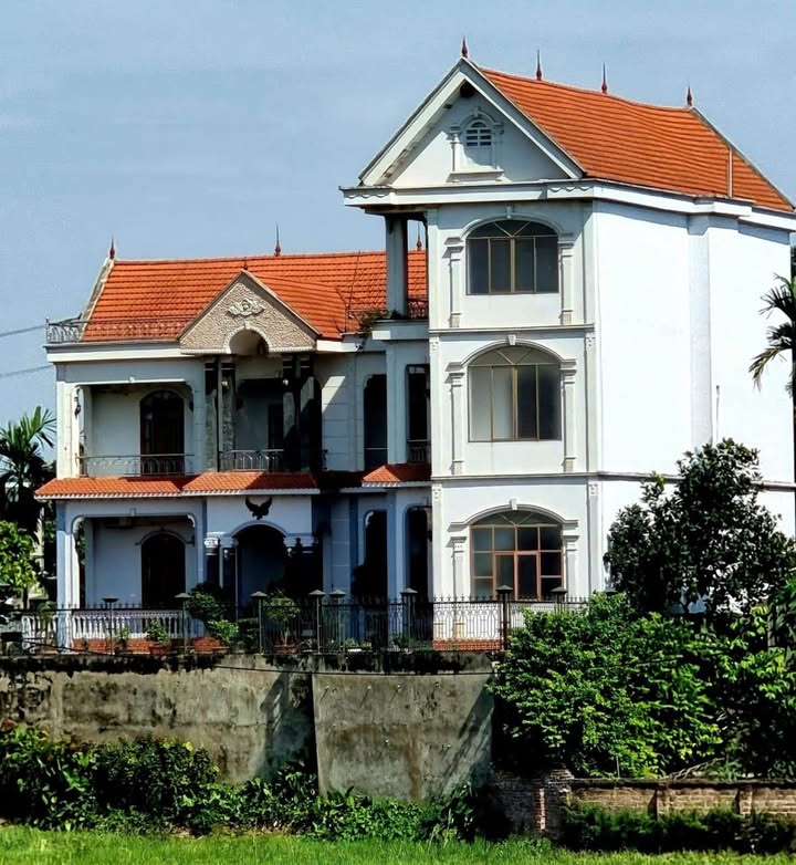 Nhà bán khu 2 Dữu Lâu, Việt Trì 440m² giá 12 tỷ - Đường thông ô tô tránh nhau!