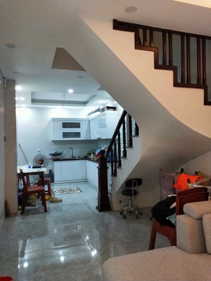 Nhà nguyên căn cho thuê tại phố Minh Khai, quận Hai Bà Trưng - Giao thông thuận tiện, có sân thoáng!