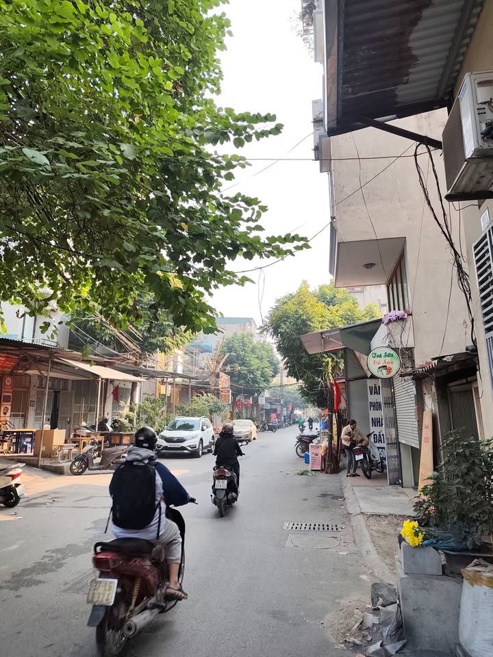 Nhà riêng Đường Láng, Đống Đa 3 tầng 3 phòng ngủ - Giá 11 triệu/tháng