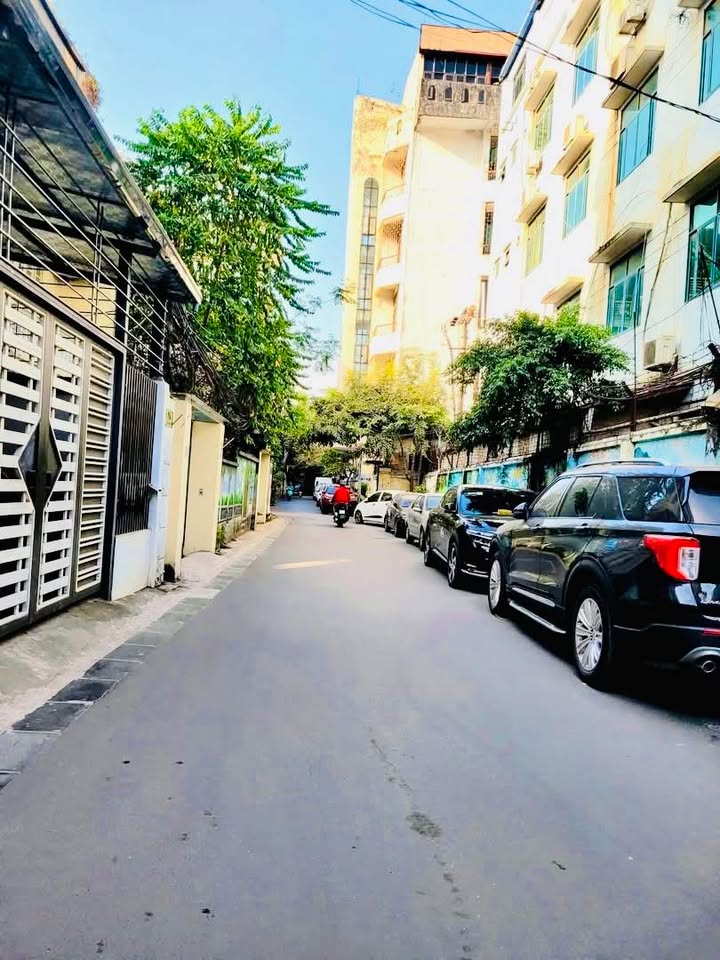 Đất 63m² ngõ ô tô Đội Cấn giá 12 tỷ - Đầu tư sinh lời ngay!