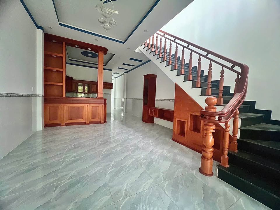 Nhà lầu 3PN tại Phường Tân Xuân 130m² giá chỉ 1 tỷ - Nội thất gỗ tự nhiên sang trọng!