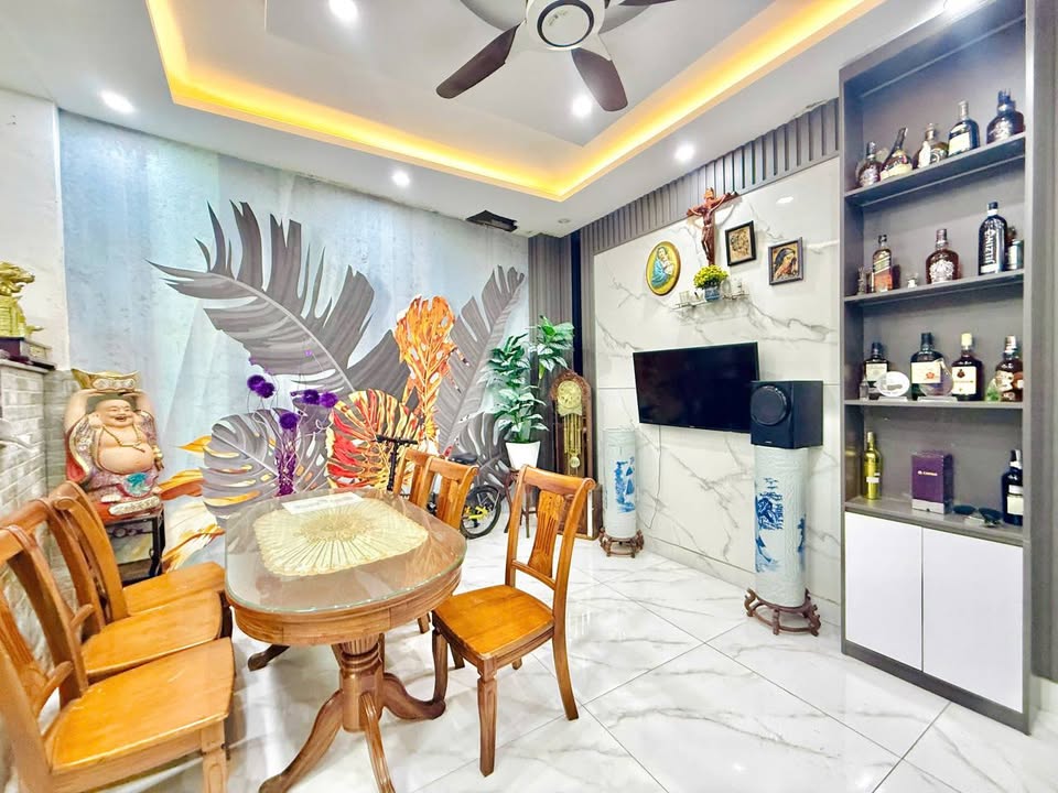 Nhà gốc dân 3 tầng Ngô Gia Tự 41m² giá 2.38 tỷ - Vị trí đẹp, tiện ích đầy đủ!