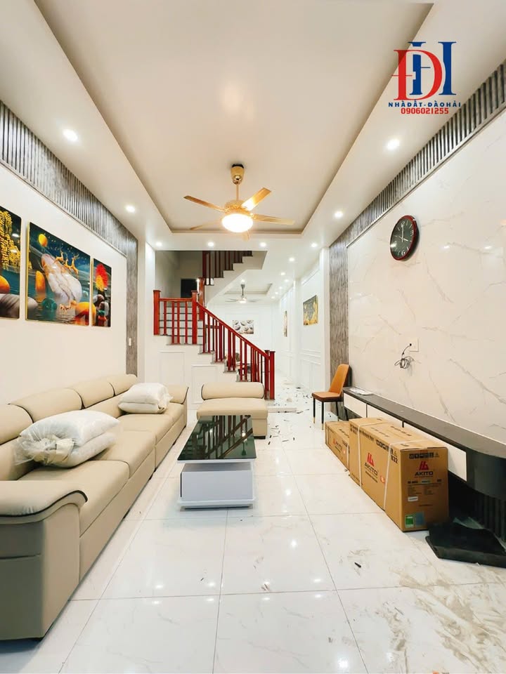 Nhà 3 tầng Trần Lãm, Thái Bình 45m² giá 2,xx tỷ - Hướng Đông Nam thoáng mát!