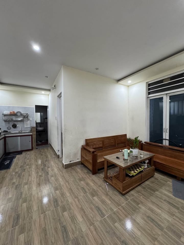 Nhà cấp 4 Bình Kỳ 74m² giá 3.5 tỷ - Ô tô đỗ cửa, vị trí trung tâm!