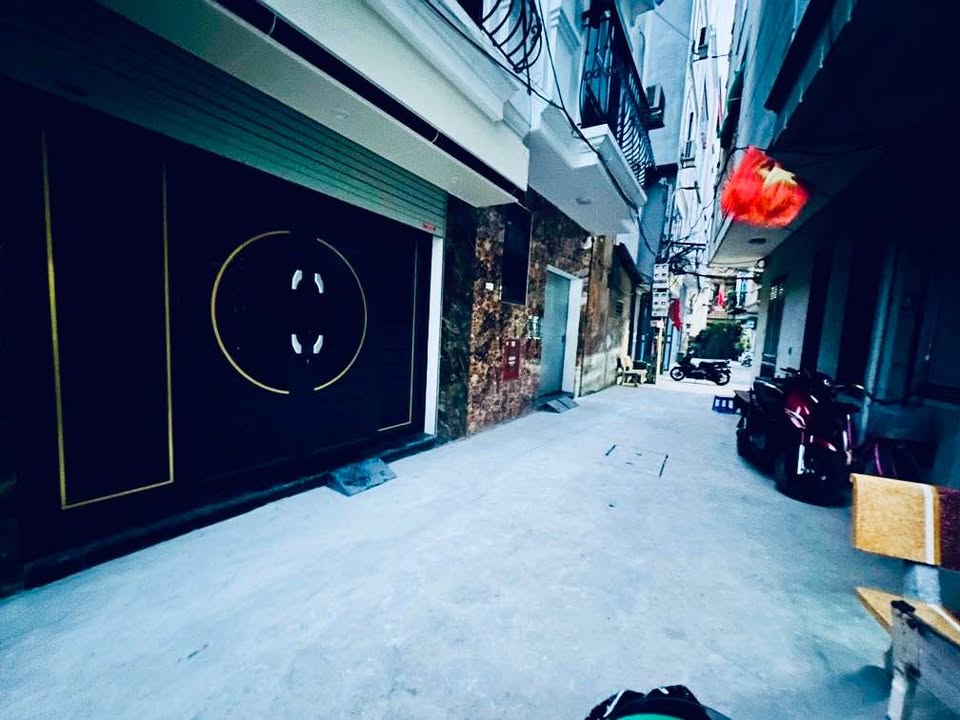 Nhà mặt ngõ Nguyễn Khánh Toàn 33m² giá 6.x tỷ - Gần phố ô tô đỗ ngày đêm!