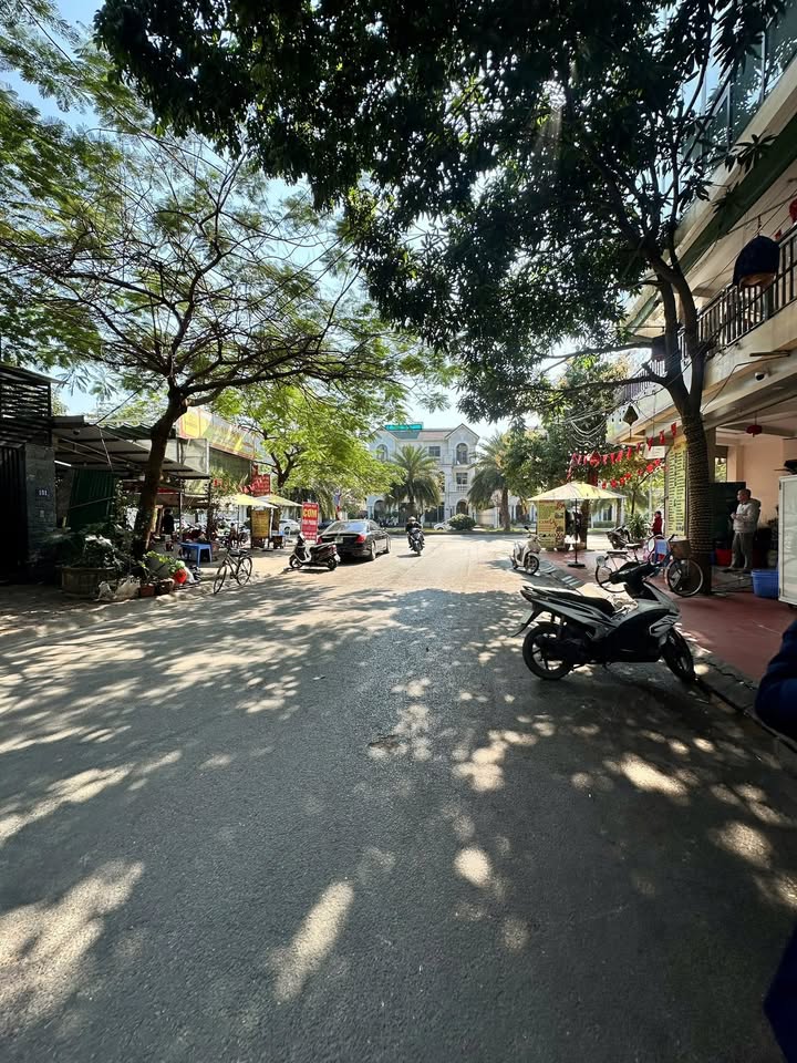 Bán nhà phố 6 tầng tại Việt Hưng, Long Biên 74m² giá 27,9 tỷ - Kinh doanh sầm uất!