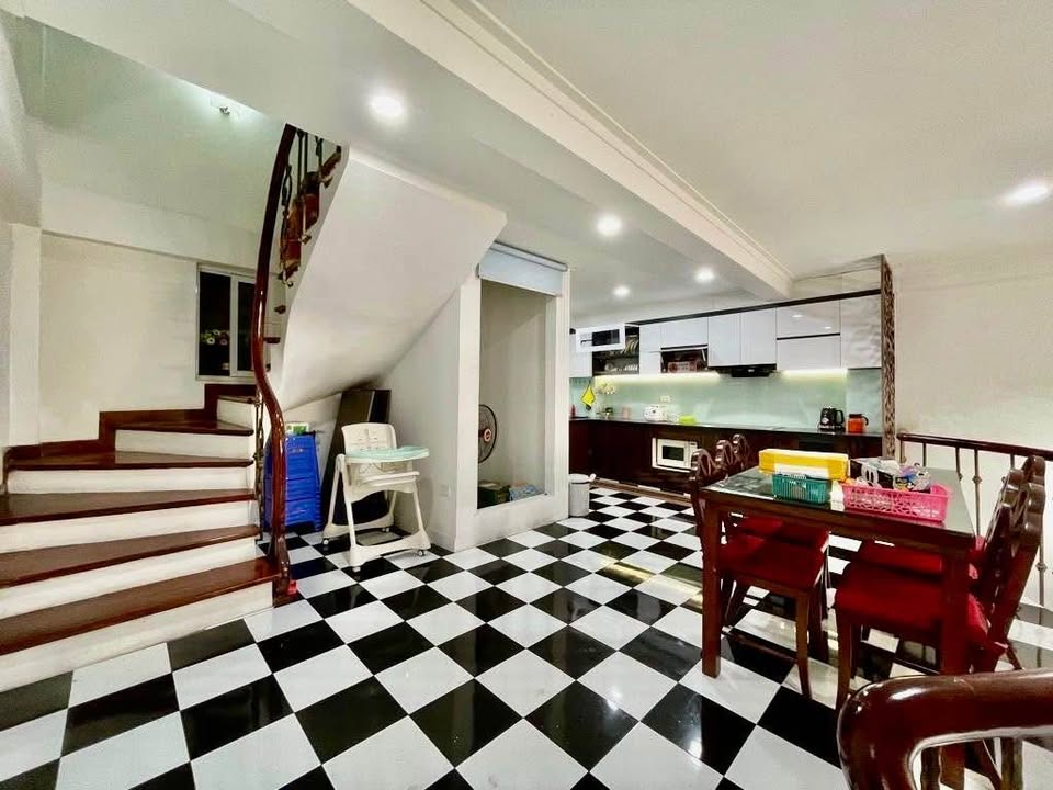 Nhà Bồ Đề 47m² giá 11 tỷ - Thiết kế hiện đại, ô tô vào tận nhà!