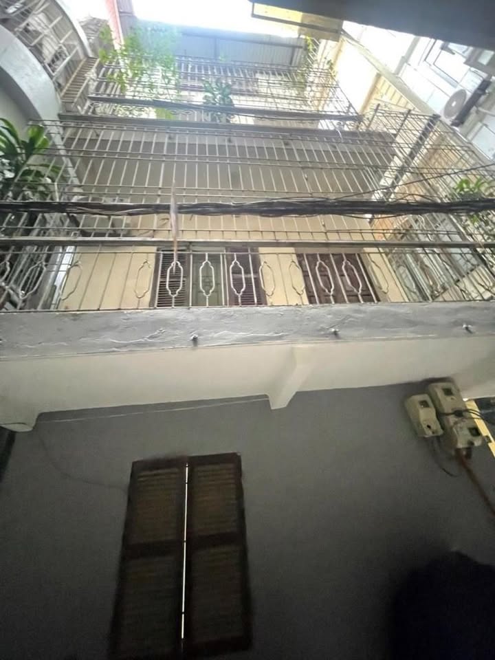 Nhà phố ngõ Thông Phong, Đống Đa 45m² giá 8.68 tỷ - Thông thoáng 3 mặt tiền!