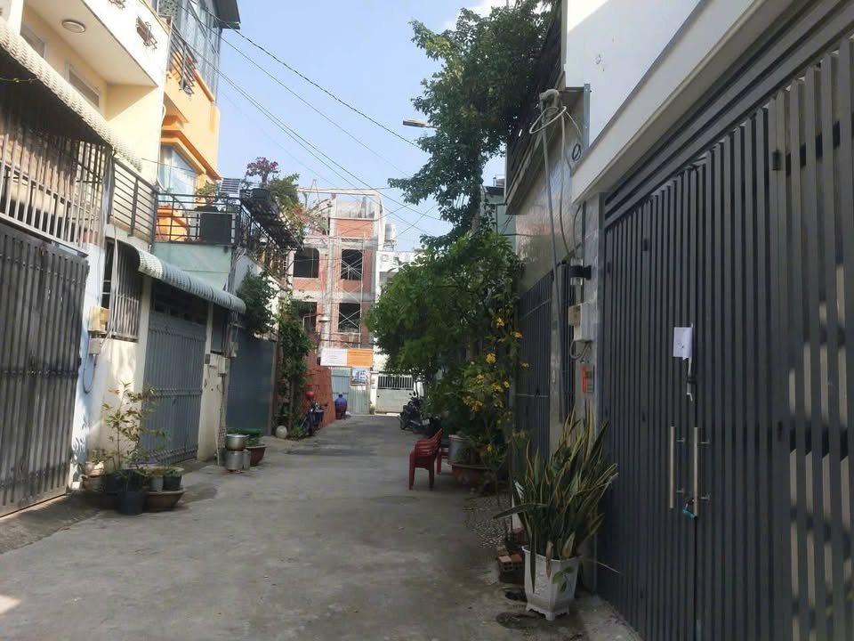 Nhà 2 tầng hẻm xe hơi 54m² Quận 9 giá 5.15 tỷ - Gần chợ và trường ĐH