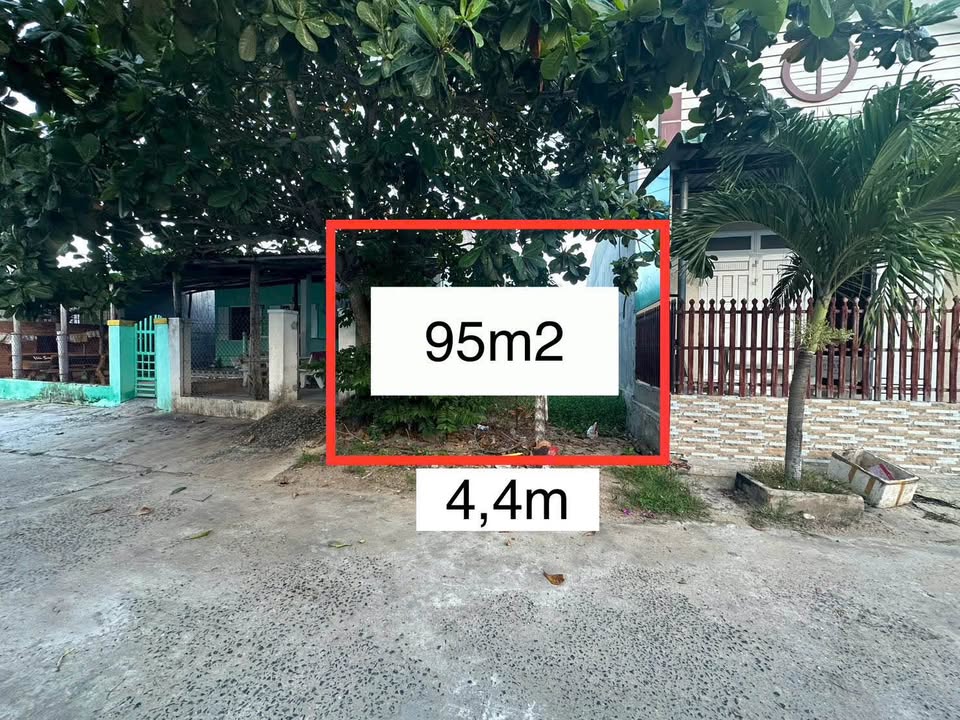 Đất ven biển Phan Rí Cửa 95m² giá 690 triệu - Pháp lý rõ ràng, sẵn sàng xây dựng!