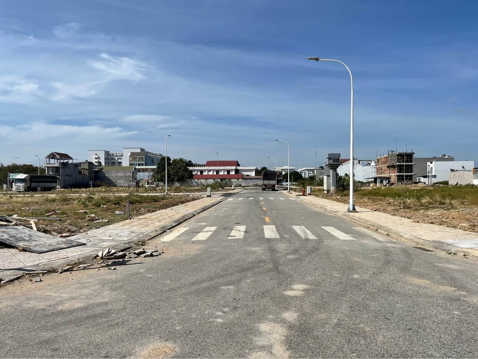 Đất thổ cư TDC Bệnh Viện Phan Rang 113m² giá 1.98 tỷ - Đối diện công viên, mặt tiền rộng!