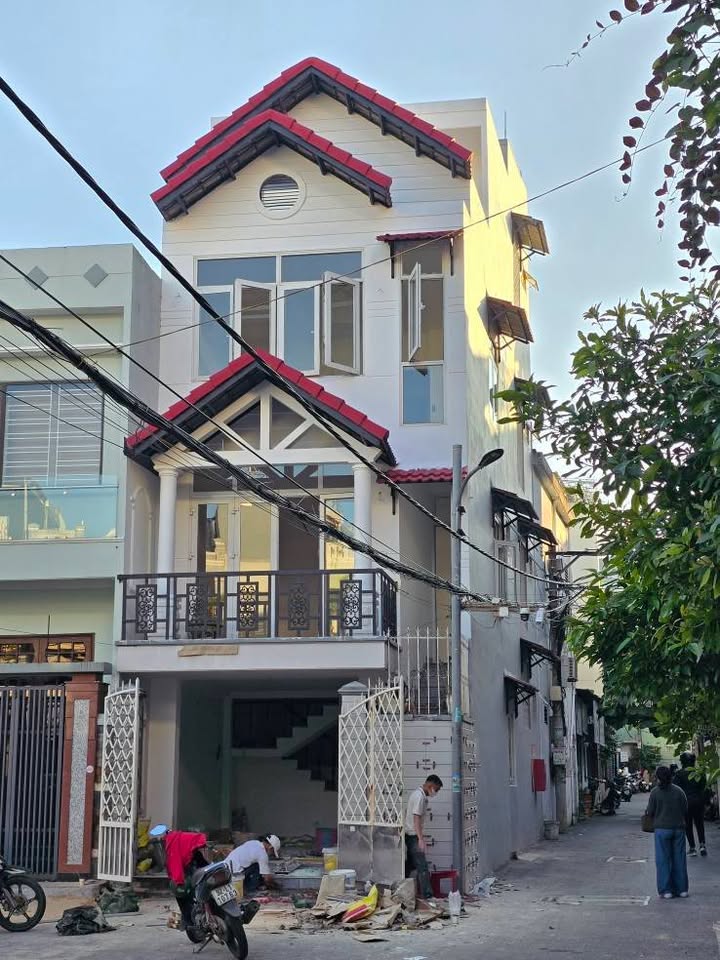 Nhà 4 tầng lô góc kiệt ô tô Trưng Nữ Vương 56m² giá 6 tỷ - Thiết kế hiện đại và đầy đủ nội thất!