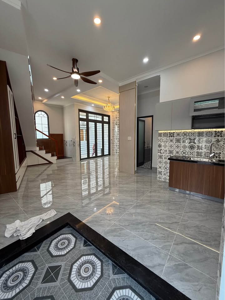 Nhà 1 trệt 1 lầu mới tinh tại Tam Hiệp 73m² giá 3.1 tỷ - Pháp lý đầy đủ, sẵn sàng ở ngay!