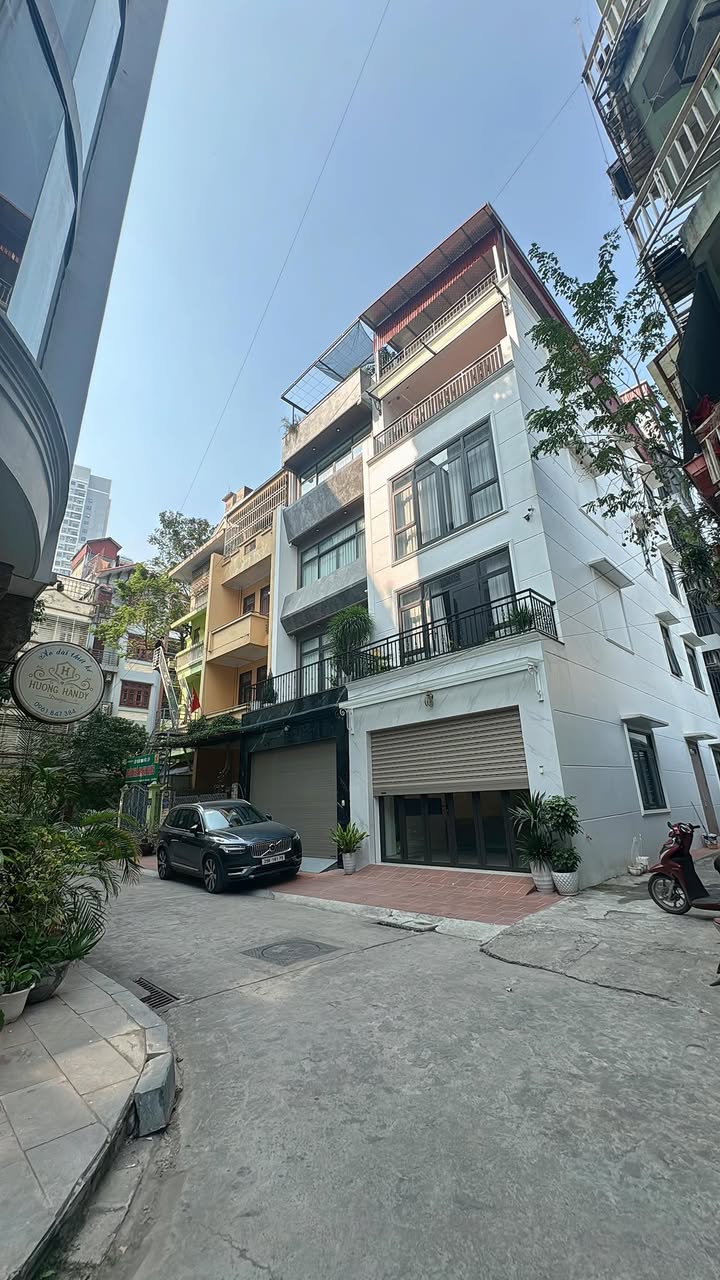 Nhà FrontHouse Giảng Võ, Ba Đình 95m² giá 32.9 tỷ - Ô tô vào tận nhà!