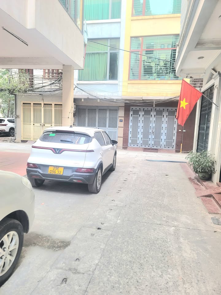 Nhà mặt tiền Văn Cao, 55m² giá 23.9 tỷ - Ô tô vào tận nhà!