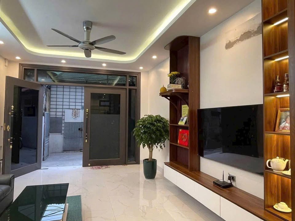 Nhà 4 tầng phố Lê Lai, Sơn Tây 40m² - Full nội thất cao cấp, sẵn sàng ở ngay!