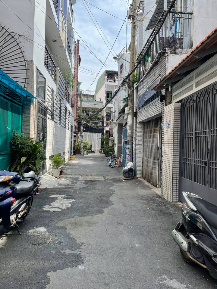 Nhà phố Lạc Long Quân 55m² giá 6.5 tỷ - Sẵn sàng vào ở ngay!