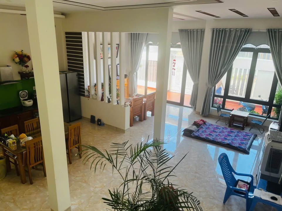 Nhà 2 tầng sân vườn hẻm Hàm Nghi, Duy Tân, 187m² chỉ 2 tỷ - Đầu tư sinh lời!