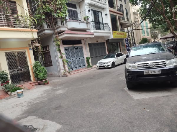 Nhà 4 tầng Dương Khuê - Hồ Tùng Mậu 42m² giá 7 tỷ - Kinh doanh sầm uất, ô tô vào tận nơi!