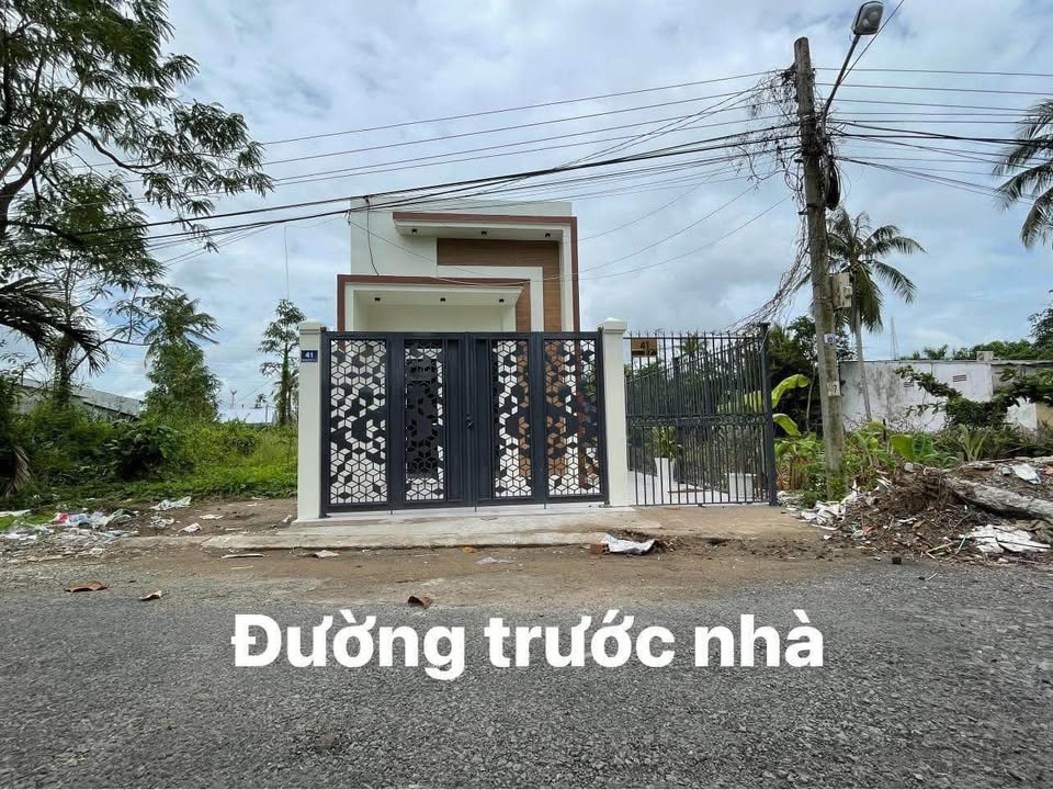 Nhà mặt tiền Sương Nguyệt Anh - 2 phòng ngủ chỉ 4 triệu/tháng - Gần công viên!