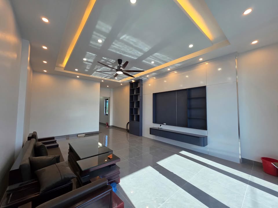 Nhà 2 tầng Thượng Trung - Móng Cái 95m² giá 4.2 tỷ - View hồ điều hòa tuyệt đẹp!