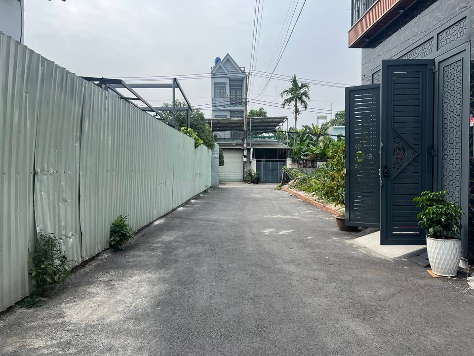 Nhà phố 3 tầng Thạnh Lộc 48, Quận 12 - 140m² giá 5.6 tỷ - Hẻm xe hơi rộng rãi!