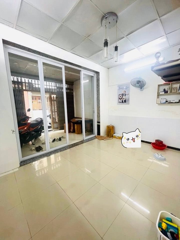 Nhà riêng hẻm xe hơi Lạc Long Quân, 63m² giá 8 tỷ - Sổ đẹp nở hậu tài lộc!