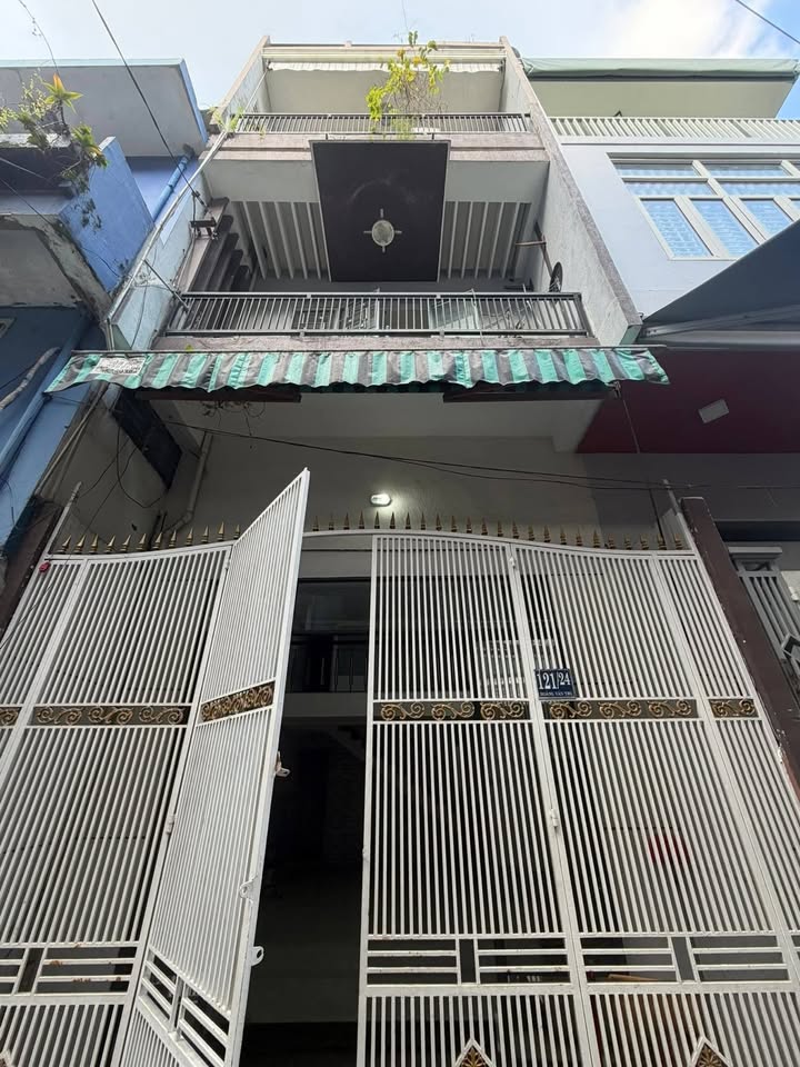 Nhà 3,5 tầng Hoàng Văn Thụ 43,5m² giá 6,65 tỷ - Vị trí đắc địa, dễ cải tạo!