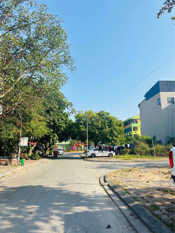 Nhà 2 tầng 1 tum khu đô thị Cao Xanh - Hạ Long 90m² giá 6 tỷ - Chính chủ bán gấp!