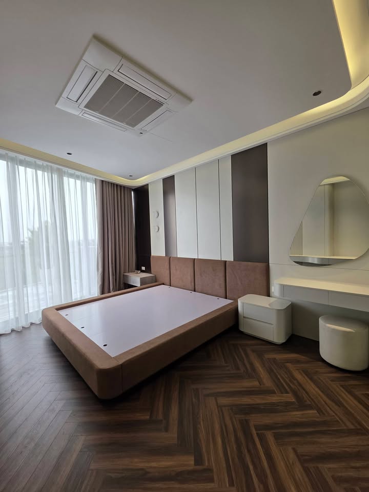 Nhà mặt phố Ngọc Thụy 66m² giá 17 tỷ - Đầu tư sinh lời ngay!