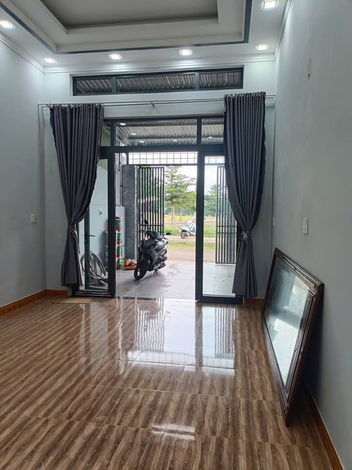 Nhà cho thuê hẻm Lý Nam Đế, Quận Hoàn Kiếm - 5 triệu/tháng, Sân ô tô rộng rãi!