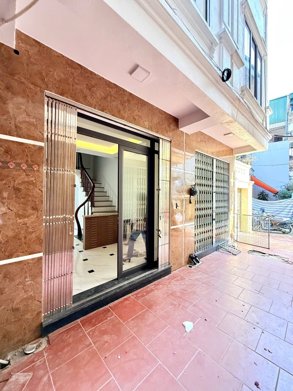 Bán nhà Mậu Lương 30.5m² - Mặt tiền 3.25m, 5 tầng - Giá chỉ 6.3 tỷ!