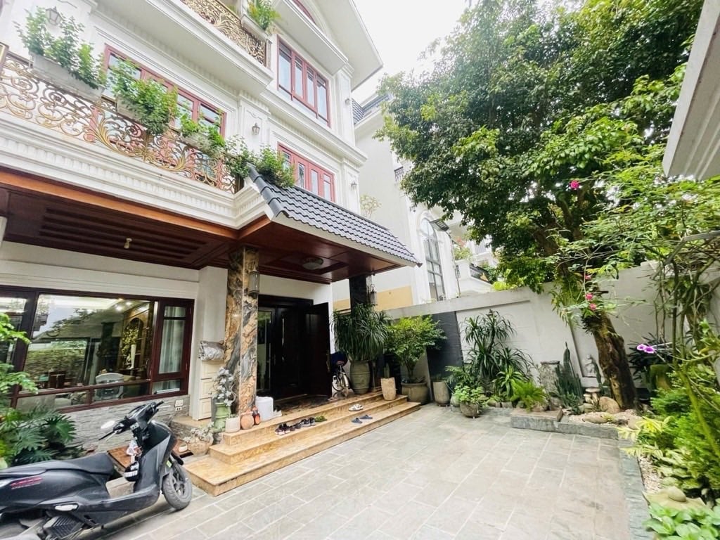 Biệt thự Ngọc Thụy 310m² giá 50 tỷ - Khu VIP Long Biên sang trọng!