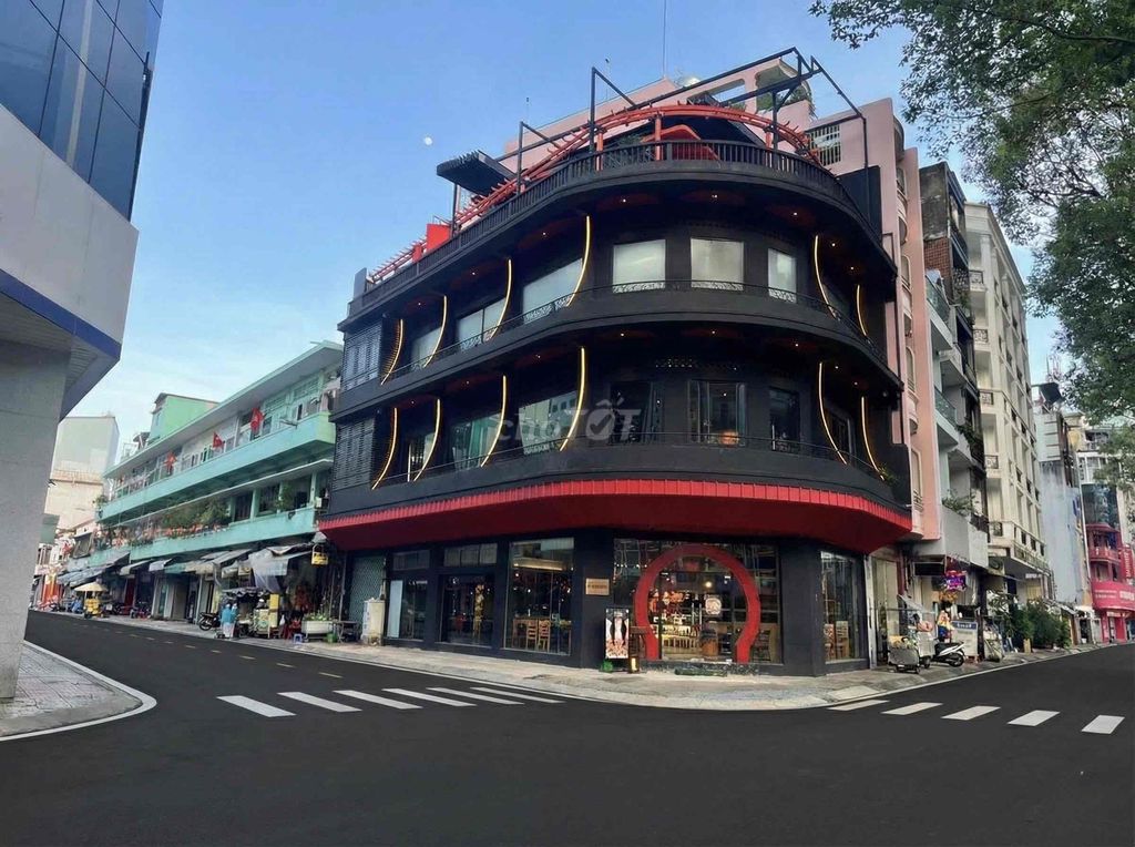 Căn góc 2 mặt tiền Châu Văn Liêm, Quận 5 – Diện tích 180m² – Giá thuê 160 triệu/tháng