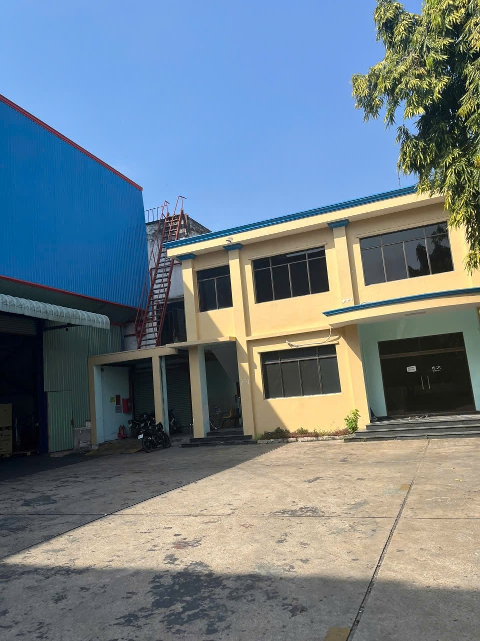 Cho thuê xưởng 4200m² trong KCN Dĩ An, Bình Dương - Giá ưu đãi chỉ 4,5 USD/m²!