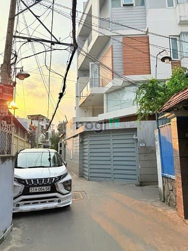 Nhà phố Lý Thường Kiệt Gò Vấp 100m² giá 4.9 tỷ - Nhà đẹp, vị trí vàng!