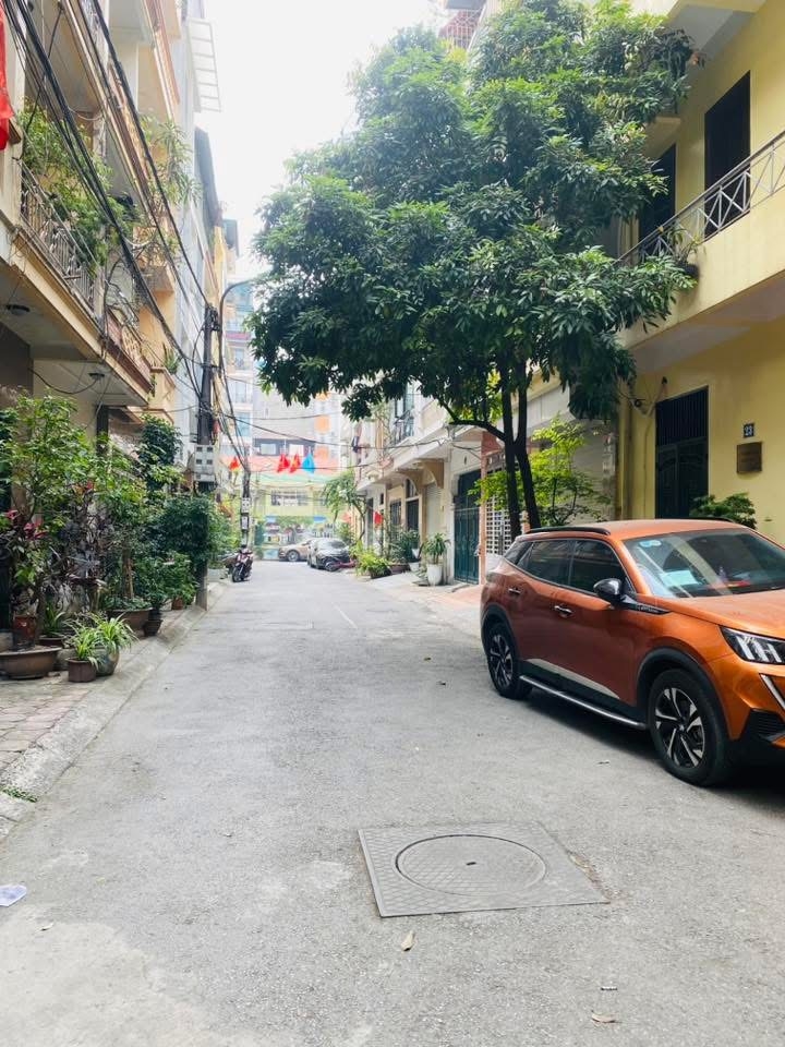 Nhà phố Dịch Vọng, Cầu Giấy 140m² giá 26.5 tỷ - Ô tô tránh, thang máy nhập khẩu