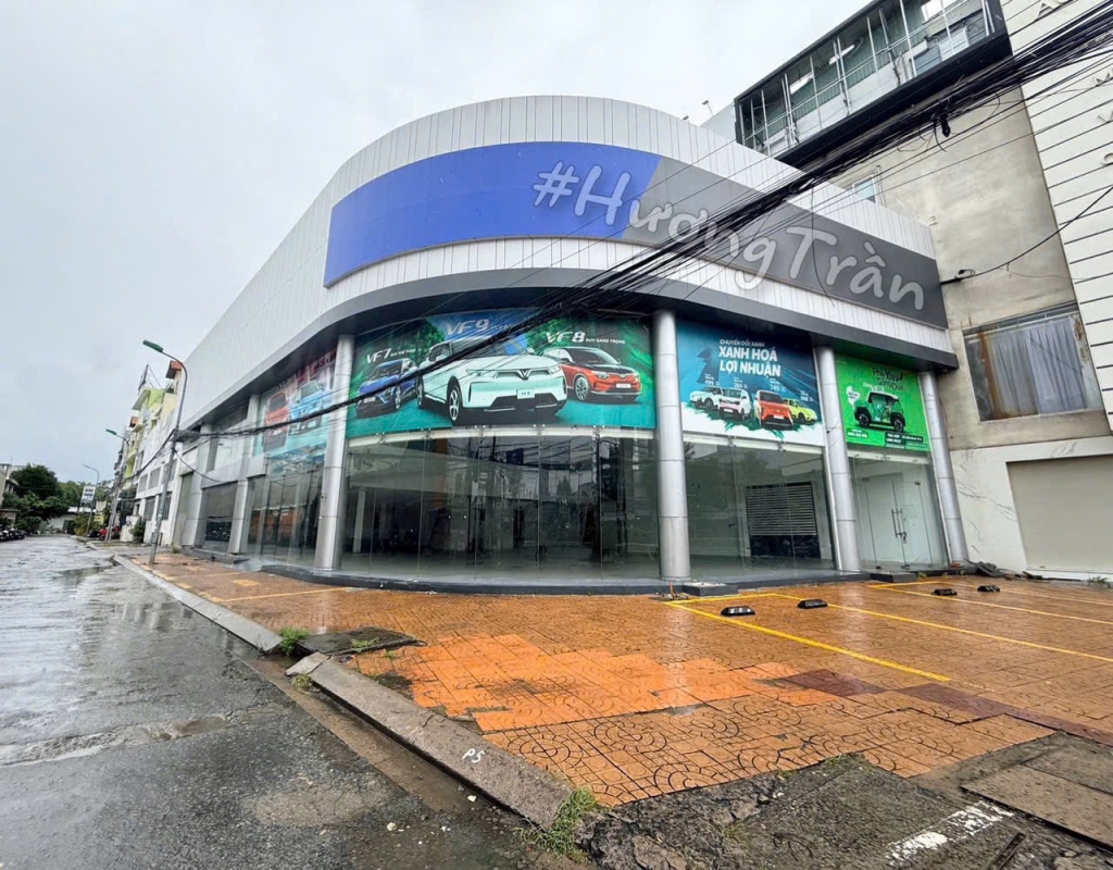 Cho thuê mặt bằng góc showroom 1.633m² mặt tiền đường 30/4, Cần Thơ - Giá 330 triệu/tháng!