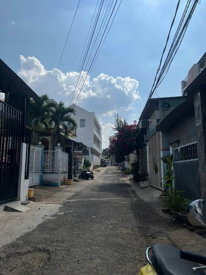 Nhà 2 mặt tiền hẻm 39 Võ Thị Sáu, Pleiku 75.4m² giá 2.05 tỷ - Chính chủ bán gấp!