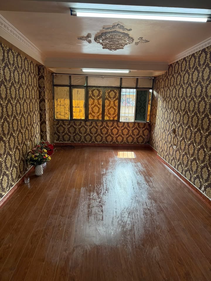 Căn hộ tập thể C7 Nghĩa Tân, 100m² giá 9 triệu - Phù hợp với hộ gia đình!