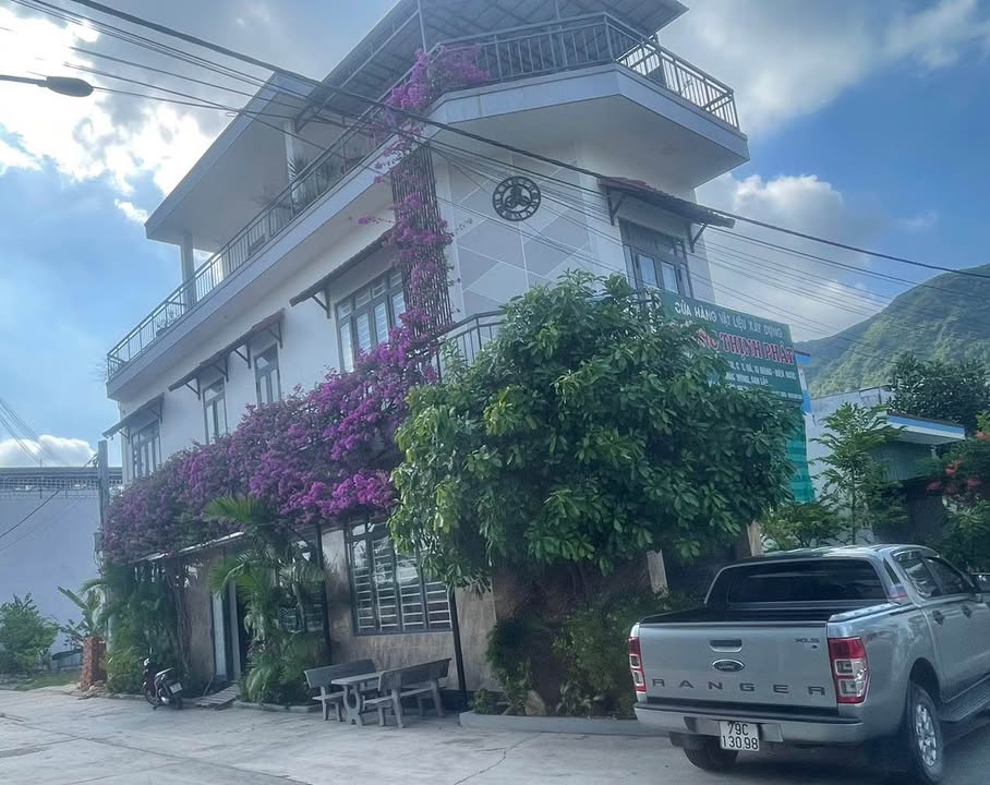 Nhà 2 tầng 1 tum Hòn Rớ 2, Nha Trang 68.7m² giá 7 tỷ - Căn góc view sông đẹp!