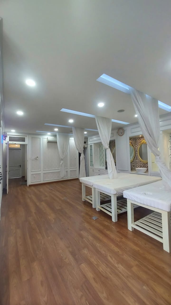 Nhà mặt tiền kinh doanh Tân Bình 360m² - Vị trí đắc địa cho shop, spa