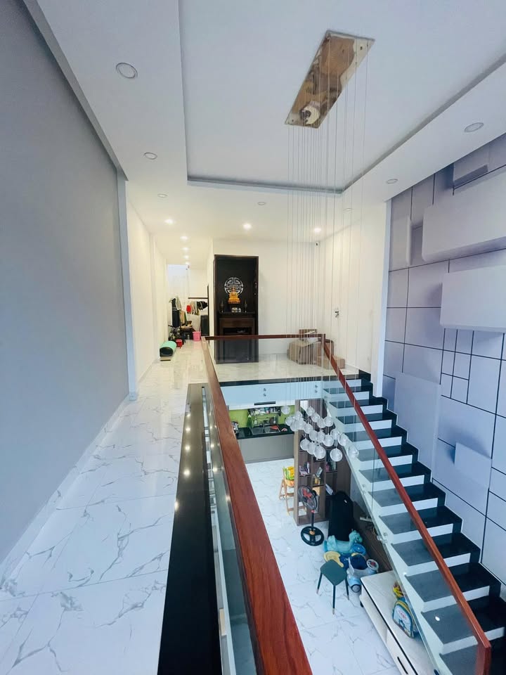 Nhà cho thuê hẻm xe hơi Lê Trọng Tấn 67m² giá 9 triệu - Sẵn sàng cho gia đình ở ngay!