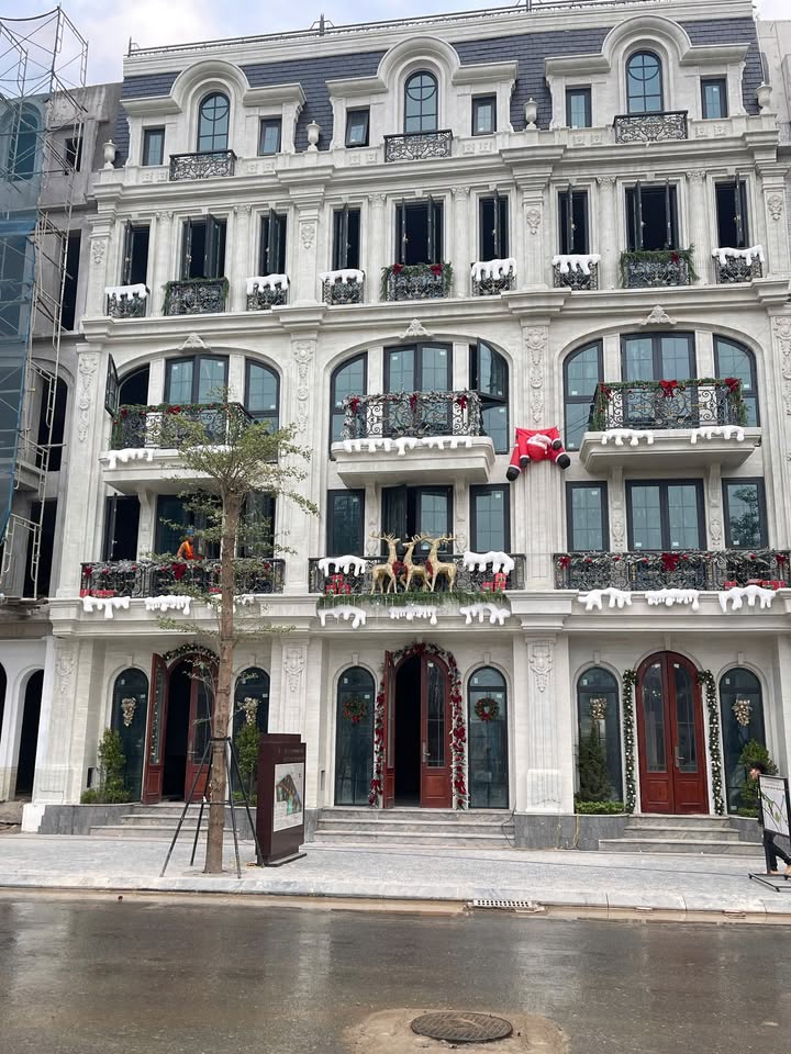 Nhà mặt phố Hoàng Quốc Việt 75m² giá 12 tỷ - Tiềm năng tăng giá mạnh!