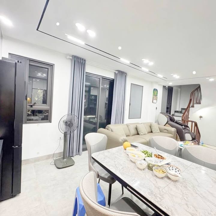 Nhà phố Ái Mộ, Long Biên 45m² giá 16 tỷ - Thiết kế 7 tầng hiện đại, ô tô tránh 10m!