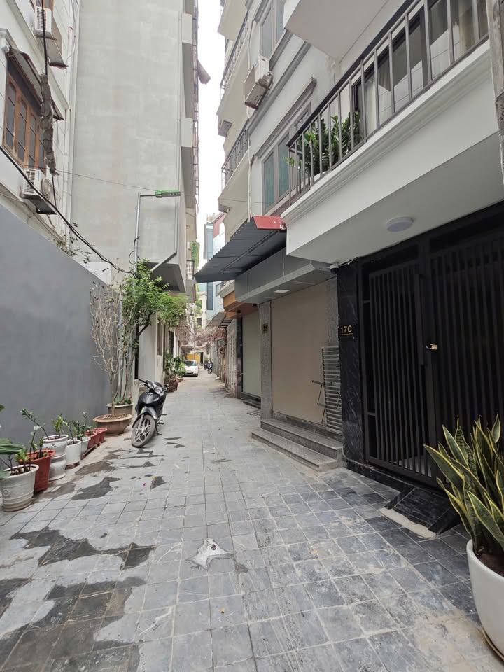 Nhà Phân Lô Đầm Trấu 240m² giá 10.5 tỷ - Ô tô đỗ cửa, thang máy đầy đủ!