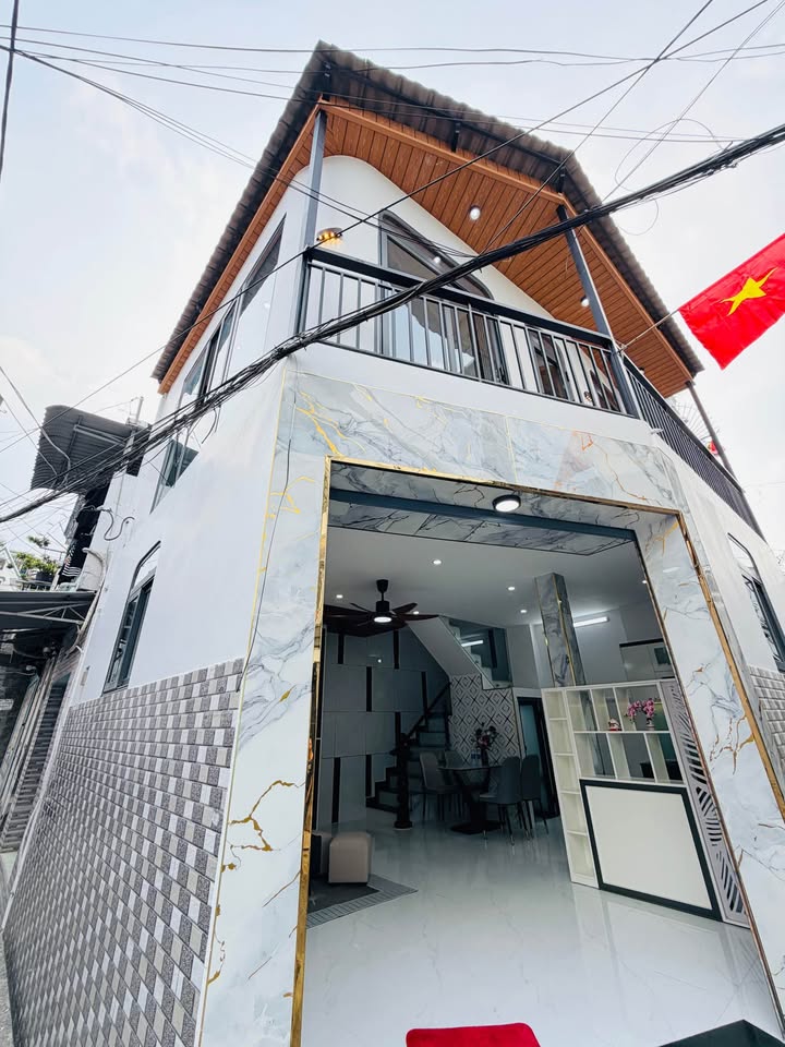 Nhà góc 3 mặt tiền Gò Vấp 42m² giá 4.5 tỷ - Sẵn sàng vào ở!