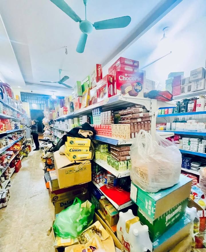 Bán nhà mặt phố Yên Lạc, Hai Bà Trưng, Hà Nội 85m² giá 35 tỷ - Sổ đỏ vuông vức, thương lượng tốt!